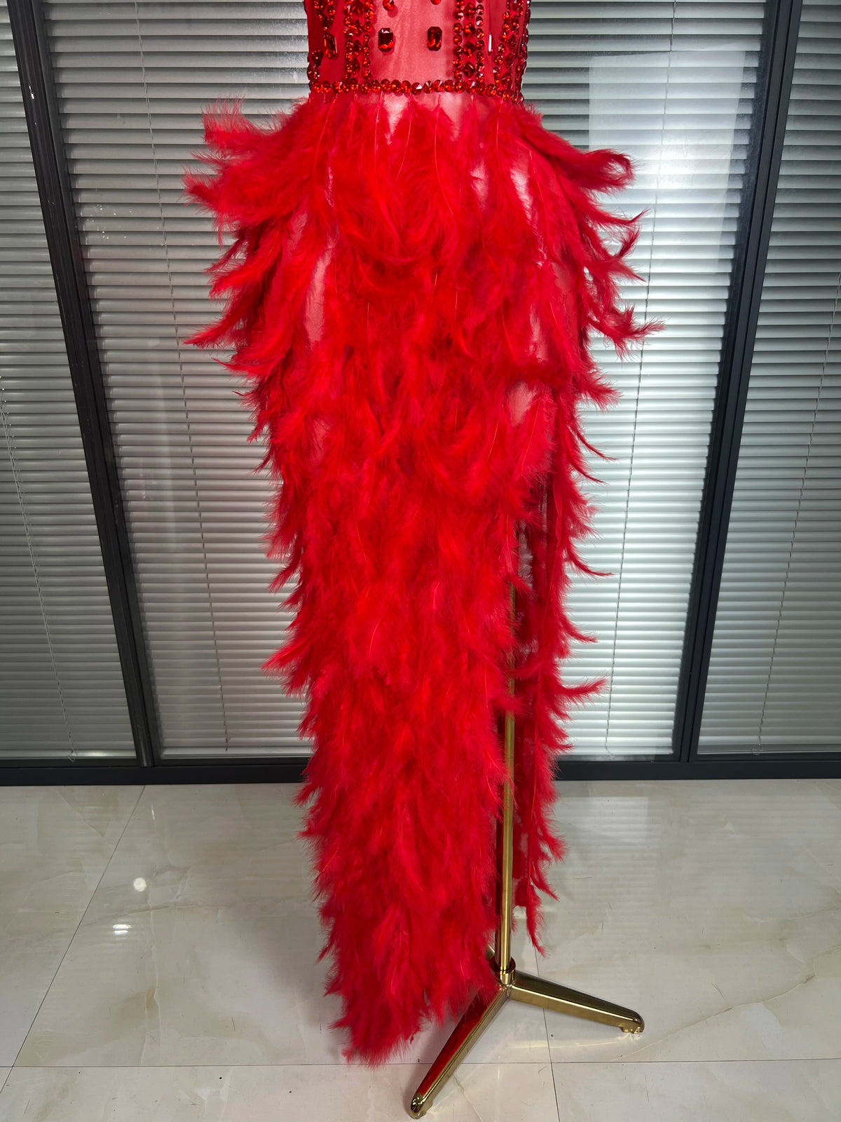 3 Colors Women Sexy Mesh Split Feathers Stage Costume Stage Black Red Stretchy Night Club Party Maxi Dress