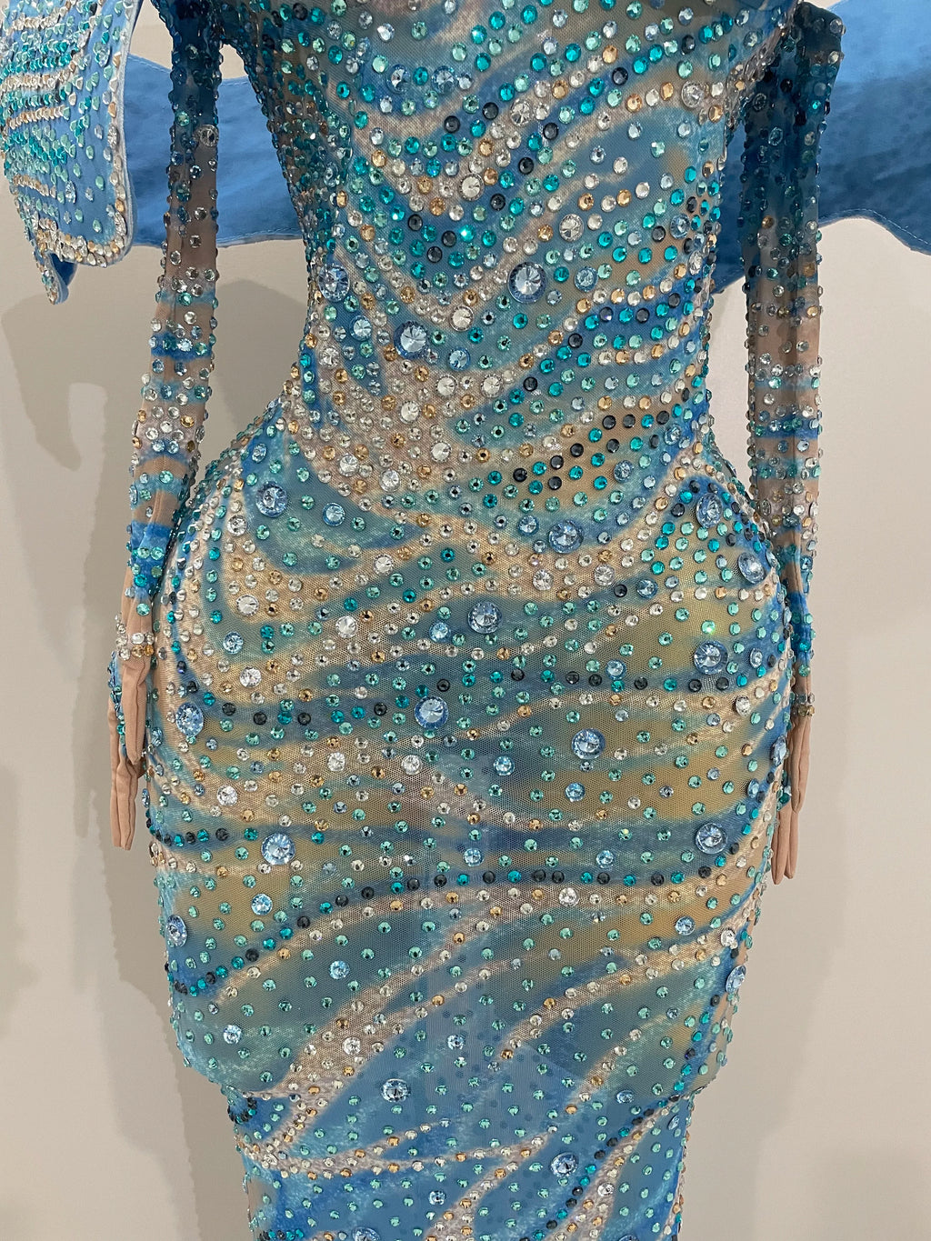 2025 Luxury Sparkly Rhinestones Blue Long Dress With Gloves Women Party Evening Birthday Dresses Celebrate Stage Catwalk Gowns