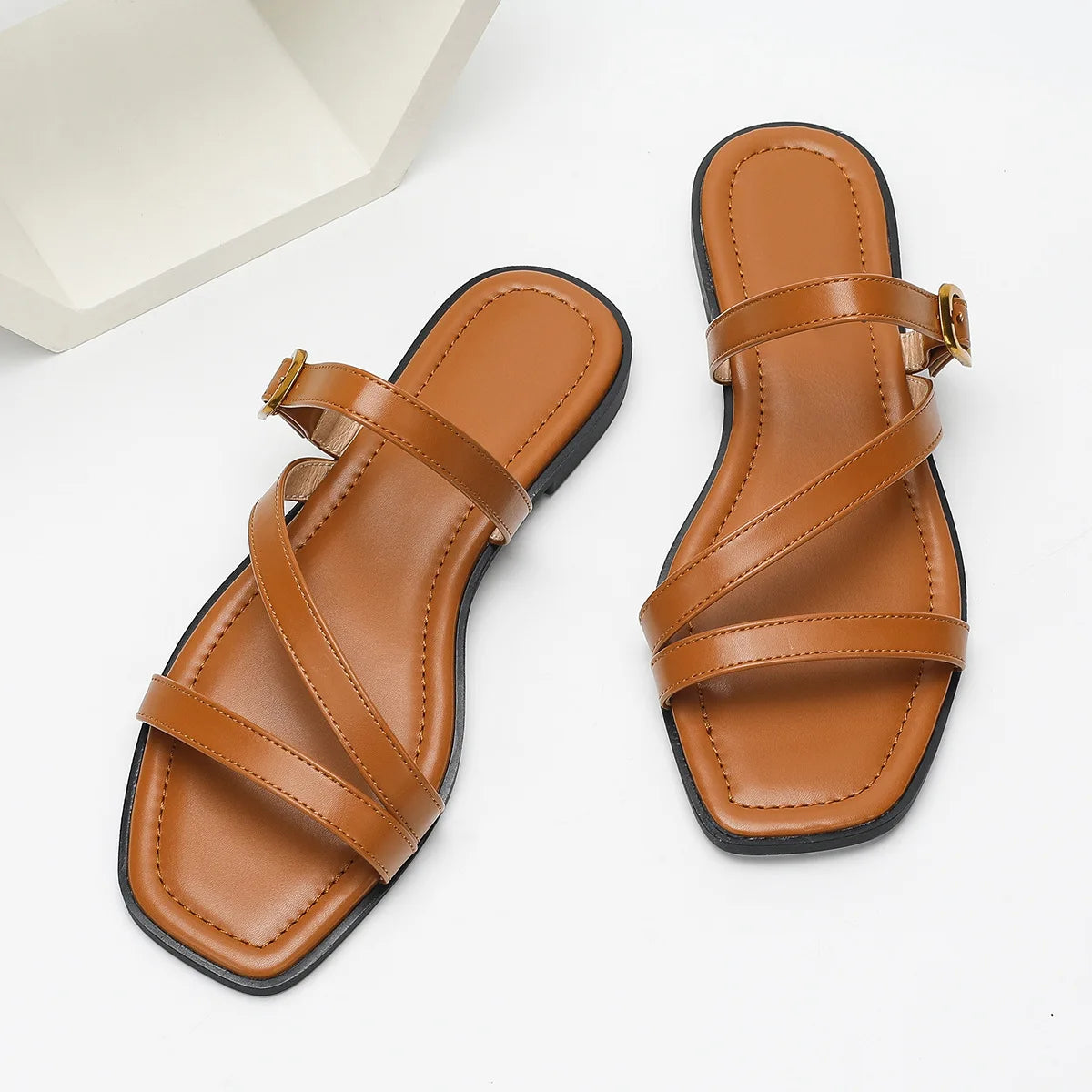 Women's Summer Oversized Solid Color Hollow Design Slippers Fashionable Square Toe Anti Slip Flat Slippers Chain Shoulder Bag