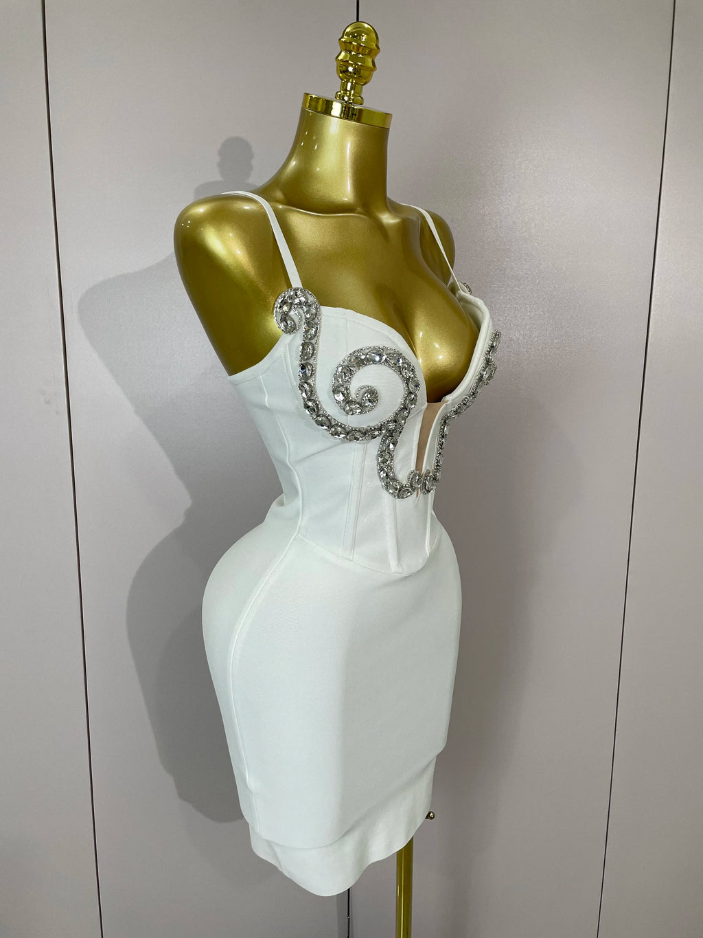 Sexy White Spaghetti Strap V Neck Crystal Sleeveless Bandage Dress Women Elegant Evening Party Cocktail Luxury Birthday Gowns