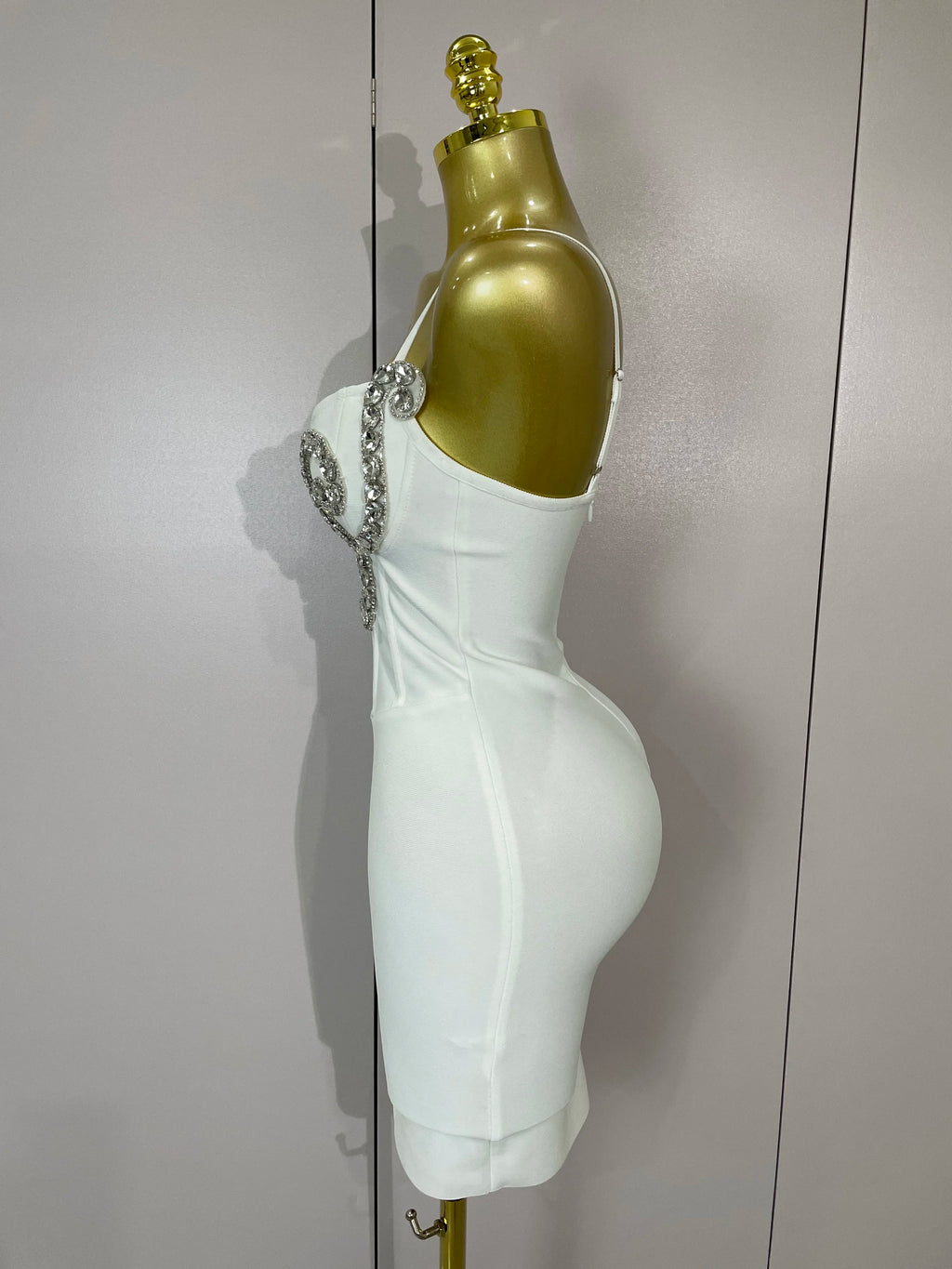 Sexy White Spaghetti Strap V Neck Crystal Sleeveless Bandage Dress Women Elegant Evening Party Cocktail Luxury Birthday Gowns