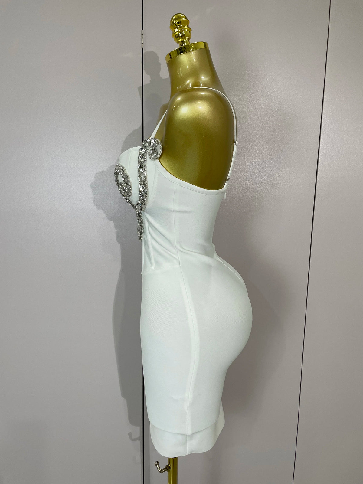 Sexy White Spaghetti Strap V Neck Crystal Sleeveless Bandage Dress Women Elegant Evening Party Cocktail Luxury Birthday Gowns